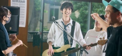 渡邊圭祐ら“エモさ全開”バンドシーン