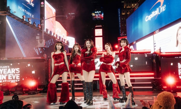 LE SSERAFIM�AK-POP�K�[���O���[�v�g���h�̉����@