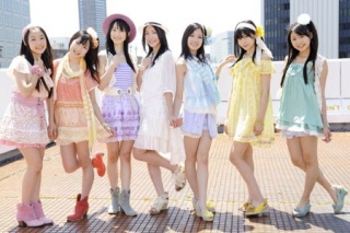 矢神久美松井玲奈松井珠理奈生写真 矢神久美（写真左）、松井珠理奈（中央）、松井玲奈（右