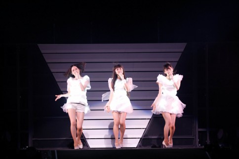 画像・写真 | 『Perfume 3rd Tour 「JPN」』のライブショット 1枚目 | ORICON NEWS
