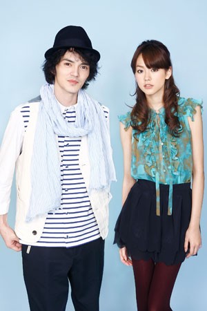 桐谷美鈴　ミニスカ 