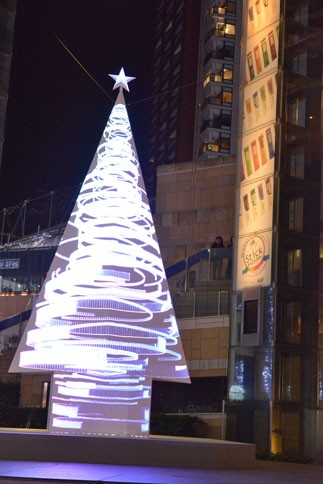 画像 写真 六本木に登場した 日本初 のクリスマスツリー 2枚目 Oricon News