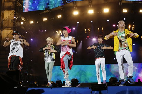 �wa-nation 2013 stadium fes.�x��������<br>2���ځ@SHINee