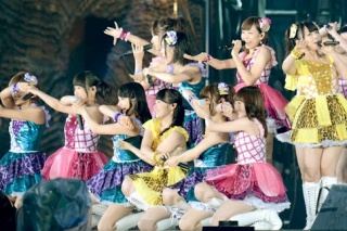 大島優子　 卒業コンサート in 味の素スタジアム 特典生写真1枚① 大島優子卒業コンサート in 味の素スタジアム」DVD&BD特典映像