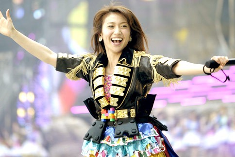 大島優子　 卒業コンサート in 味の素スタジアム 特典生写真1枚① 大島優子卒業コンサート in 味の素スタジアム」DVD&BD特典映像
