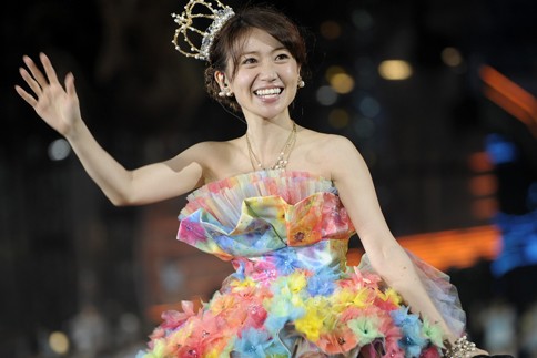 大島優子　 卒業コンサート in 味の素スタジアム 特典生写真1枚① Amazon.co.jp: 大島優子卒業コンサート in 味の素スタジアム~6月