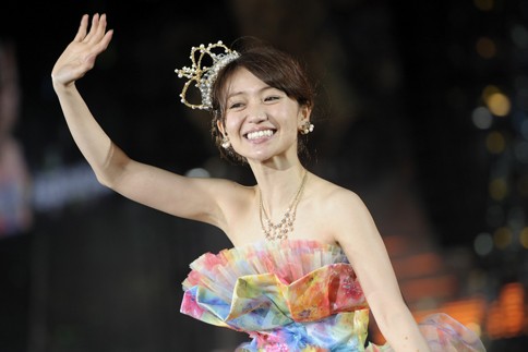 大島優子　 卒業コンサート in 味の素スタジアム 特典生写真1枚② Amazon.co.jp: AKB48 公式生写真 大島優子卒業コンサート in