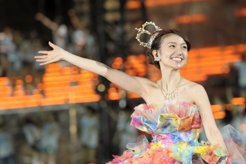 大島優子　 卒業コンサート in 味の素スタジアム 特典生写真1枚② 大島優子卒業コンサート in 味の素スタジアム」DVD&BD特典映像
