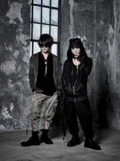 画像・写真 | HYDEとK.A.ZからなるVAMPSのインタビューカット 1枚目