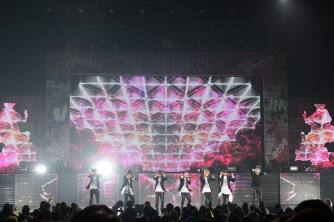 防弾少年団 初の日本単独公演にファン歓喜 Oricon News