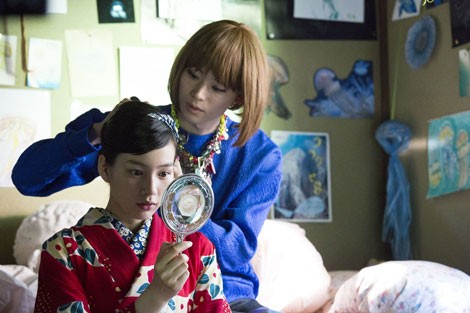 能年玲奈オフショット独占掲載！『海月姫』撮影現場に潜入