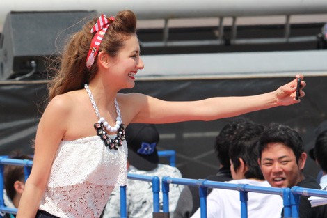 lCfAAChA|lR{r[`Xe[Wł̃t@bVV[ugCChGIRLS UP! Xe[WvJÂꂽ