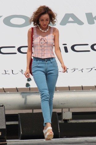 lCfAAChA|lR{r[`Xe[Wł̃t@bVV[ugCChGIRLS UP! Xe[WvJÂꂽ