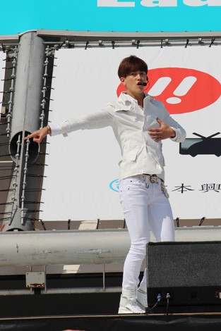 lCfAAChA|lR{r[`Xe[Wł̃t@bVV[ugCChGIRLS UP! Xe[WvJÂꂽ