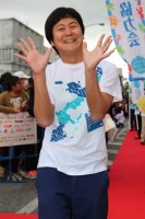 沖縄市のコザで開催されたレッドカーペット。俳優、芸人らゲストが集結！