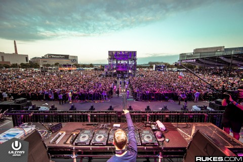 ���N��9���l�𓮈�����\��