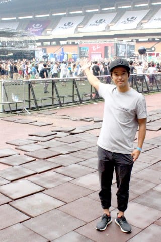 �wULTRA JAPAN�x�̃N���G�C�e�B�u�f�B���N�^�[�𖱂߂鏬��������