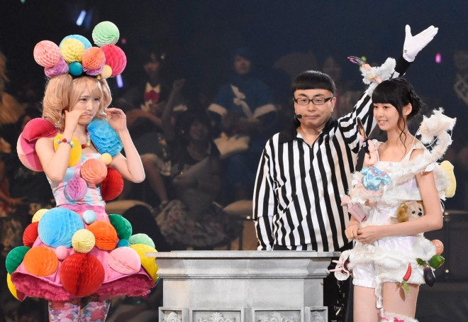 AKB48�O���[�v�w��6�񂶂�񂯂���x��X���D�iAKB48 Team 4�j�A�B�Ɛ^�P��iAKB48 Team B�j