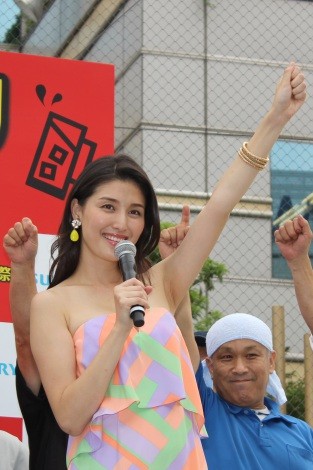 �w�F�s�{�L�q�Ղ� in TOKYO�x�̃I�[�v�j���O�Z�����j�[�ɓo�ꂵ�����{�}�i�~ (C)oricon ME inc.