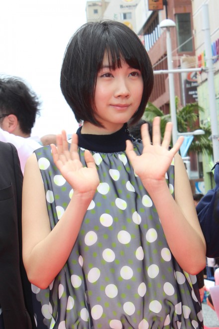 8񉫓ꍑۉfՂōsꂽߔeEےʂ背bhJ[ybgCxg̗lq