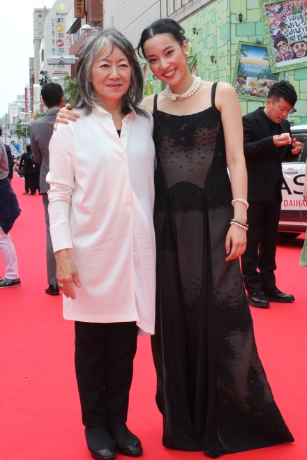 8񉫓ꍑۉfՂōsꂽߔeEےʂ背bhJ[ybgCxg̗lq