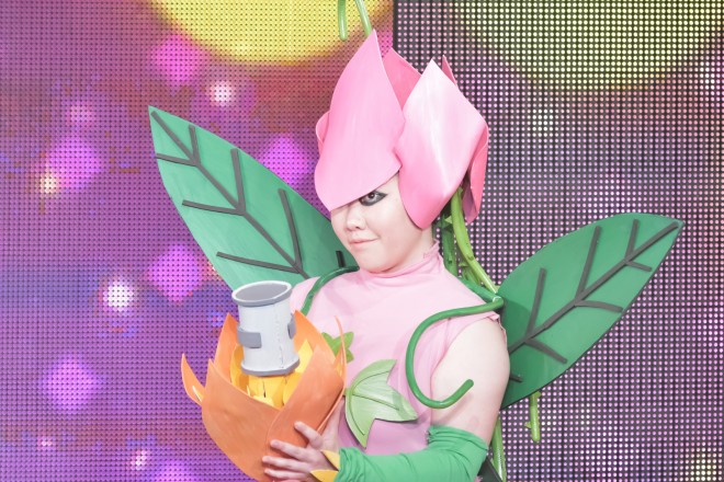 �y���E�R�X�v���T�~�b�g2016�唭�\��z�R�X�v���C���[ from �t�B���s���@�j�b�L����