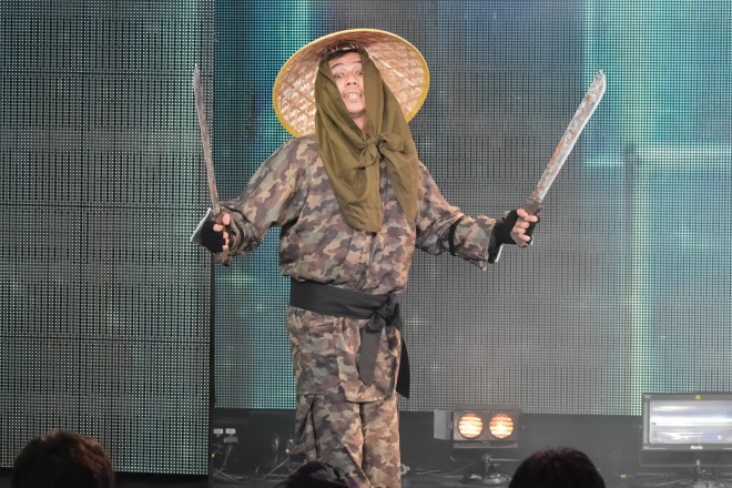 �y���E�R�X�v���T�~�b�g2016�唭�\��z�R�X�v���C���[