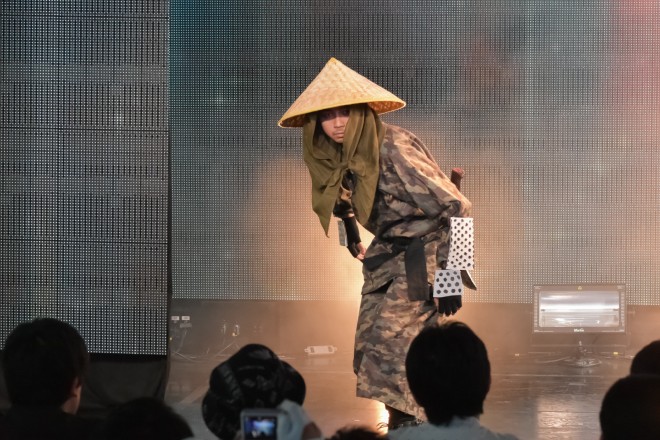 �y���E�R�X�v���T�~�b�g2016�唭�\��z�R�X�v���C���[