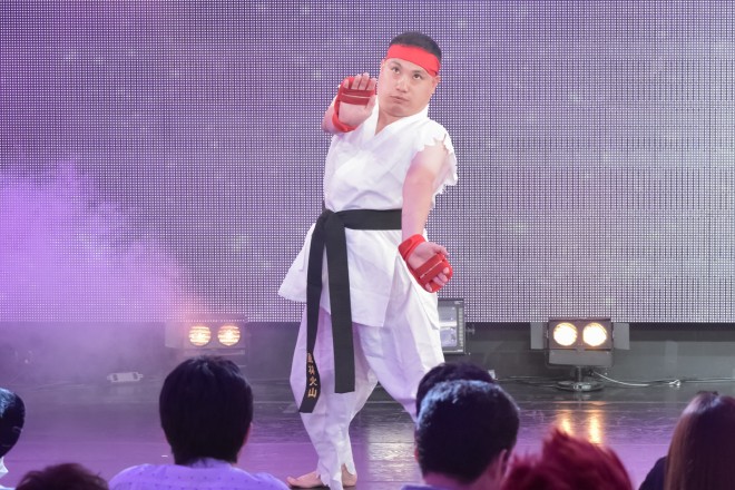 �y���E�R�X�v���T�~�b�g2016�唭�\��z�R�X�v���C���[