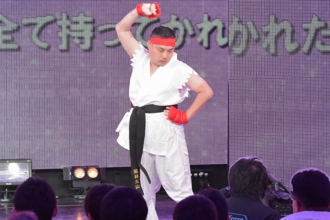 �y���E�R�X�v���T�~�b�g2016�唭�\��z�R�X�v���C���[