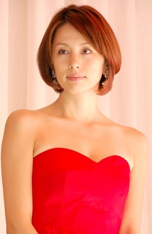 �w�A�j���F���Z�� �J�t�F�����X�g�����x���j���[�A���I�[�v���L�O�C�x���g�ɏo�Ȃ����đq���q�@�iC�jORICON NewS inc.