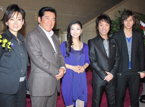 �f��w�A���_���e�`��̐����`�x�̊�����I��ɏo�Ȃ����i������j�H�{�ޏ����A�����O���A�V�Ȑ��q�A⨗��v�A�O��^�j�@�iC�jORICON DD inc.