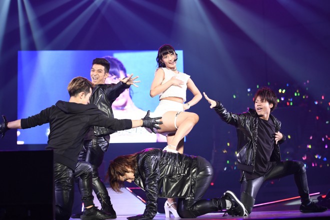 AKB48�O���[�v�w��7�񂶂�񂯂���x�̗l�q