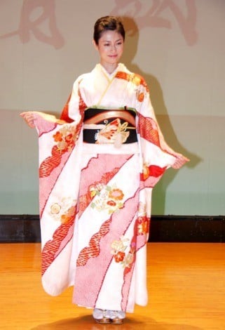 [cq (C)ORICON NewS inc.