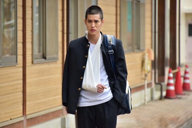 ���ɔj�ꂽ�A�싅���̃G�[�X�E�c�����i����Y�j