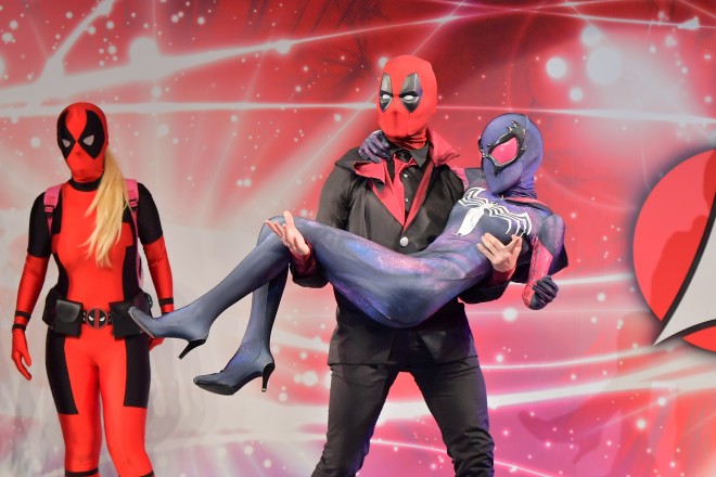 wR~R2017xɂĊJÂꂽwTOKYO COMIC CON COSPLAY FASHIONSHOW 2017x̖͗l