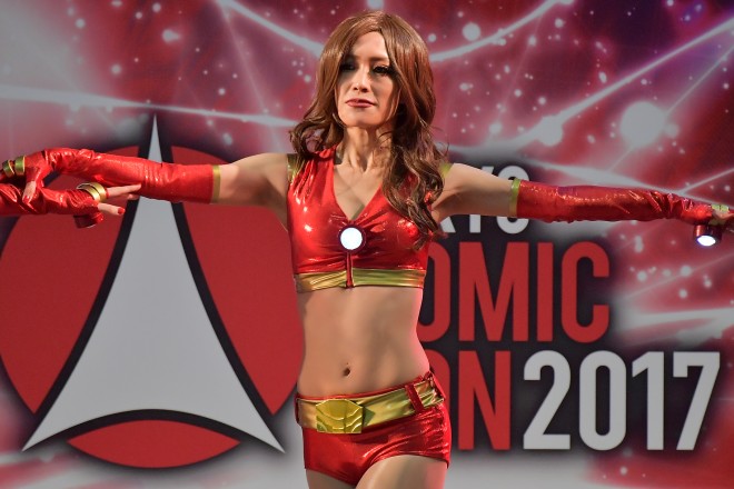 wR~R2017xɂĊJÂꂽwTOKYO COMIC CON COSPLAY FASHIONSHOW 2017x̖͗l