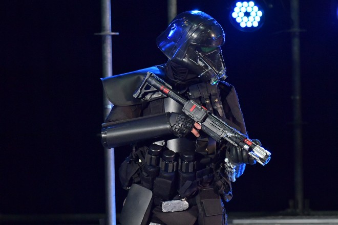 wR~R2017xɂĊJÂꂽgX^[EEH[Yhe[}ɂRXvCxgwTOKYO COMIC CON PRESENTS STAR WARS COSPLAY SHOWCASE 2017x̖͗l