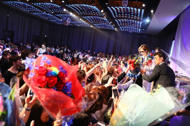 �uEVENING WITH YOSHIKI 2018�v�J�[�e���R�[��