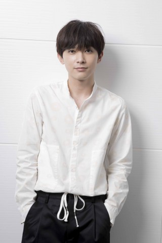 吉沢亮　Tシャツ　Lサイズ　白黒 Amazon.co.jp: 吉沢亮 15周年記念写真集 Profile 特典 Tシャツ