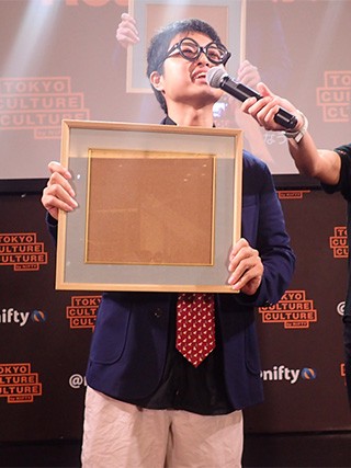 �C�O�m�[�x���܎�܎ҁi�R�E�����̌�����������ƃ|�[�J�[������Ə������オ�锭���j�ʐ^�񋟁F�f�C���[�|�[�^��Z