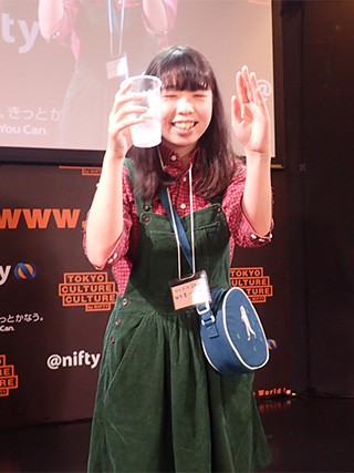 �T�C�Y������Ȃ����𒅑�����l�i���̃{�^�����Ƃ܂��ĂȂ��j�@�ʐ^�񋟁F�f�C���[�|�[�^��Z