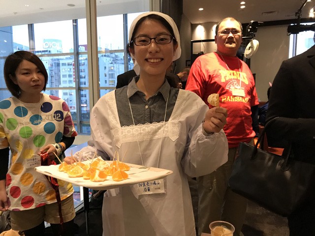 ���H�����̓X���@�ʐ^�񋟁F�f�C���[�|�[�^��Z