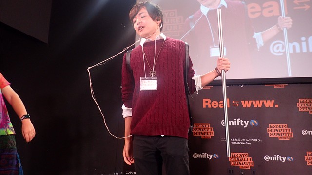 �d�Ԃō~���l�ɃC���z���������������l�@�ʐ^�񋟁F�f�C���[�|�[�^��Z