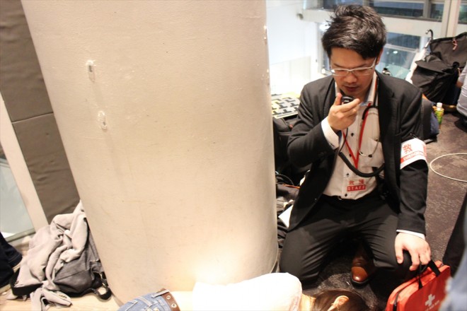 �D���M������ڂ̑O�ɁA�������Ăԋ~���