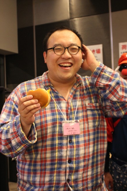 ���@���ň�҂Ɏ~�߂��Ă���̂Ƀn���o�[�K�[����߂Ȃ��l