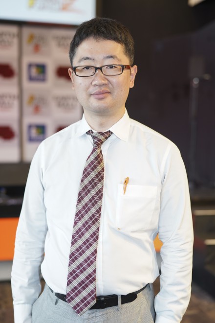 �i�|�P�b�g�̃{�[���y�����j�u�C���N�R�ꂵ�Ă�l�v