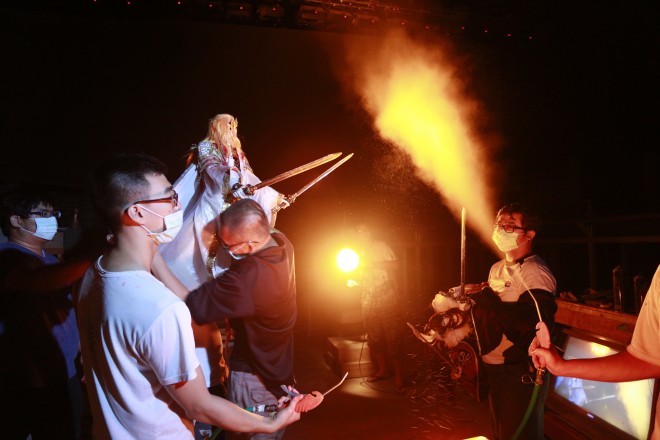 �����f��i�wThunderbolt Fantasy �����Ꙙ�x���C�L���O���A�B�e�̗l�q