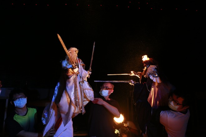 �����f��i�wThunderbolt Fantasy �����Ꙙ�x���C�L���O���A�B�e�̗l�q