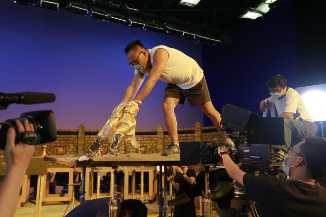 �����f��i�wThunderbolt Fantasy �����Ꙙ�x���C�L���O���A�B�e�̗l�q